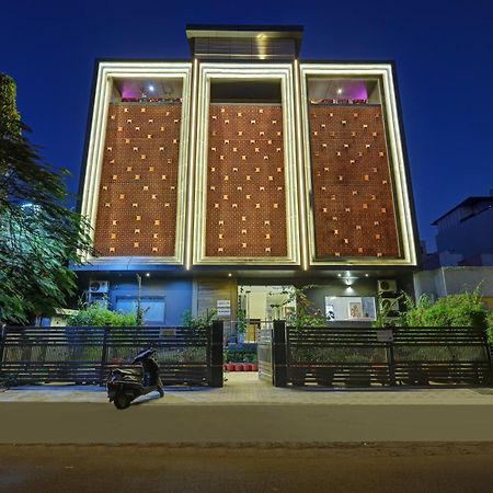 Square9 - A Boutique Hotel גורגאון מראה חיצוני תמונה
