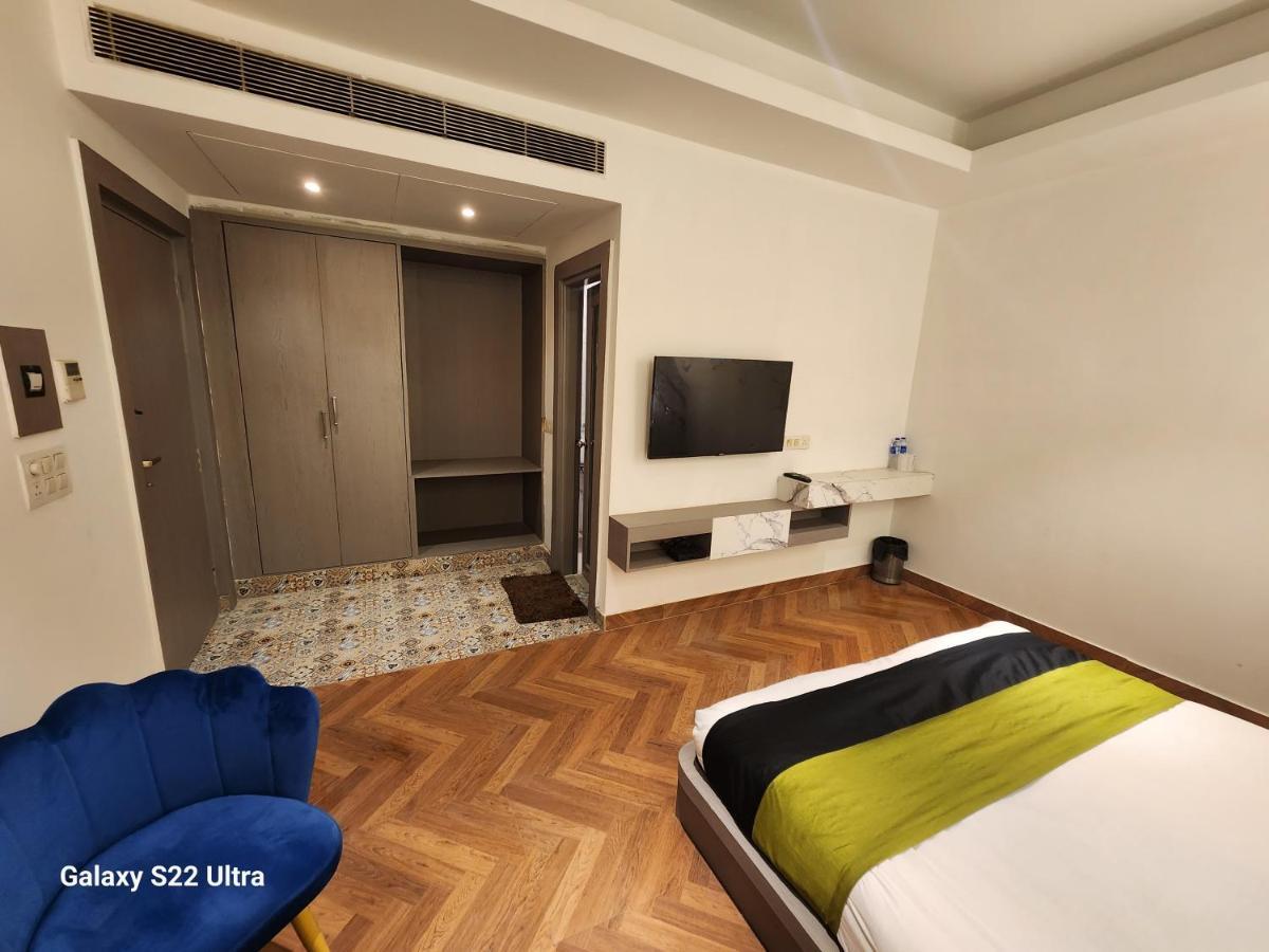 Square9 - A Boutique Hotel גורגאון מראה חיצוני תמונה