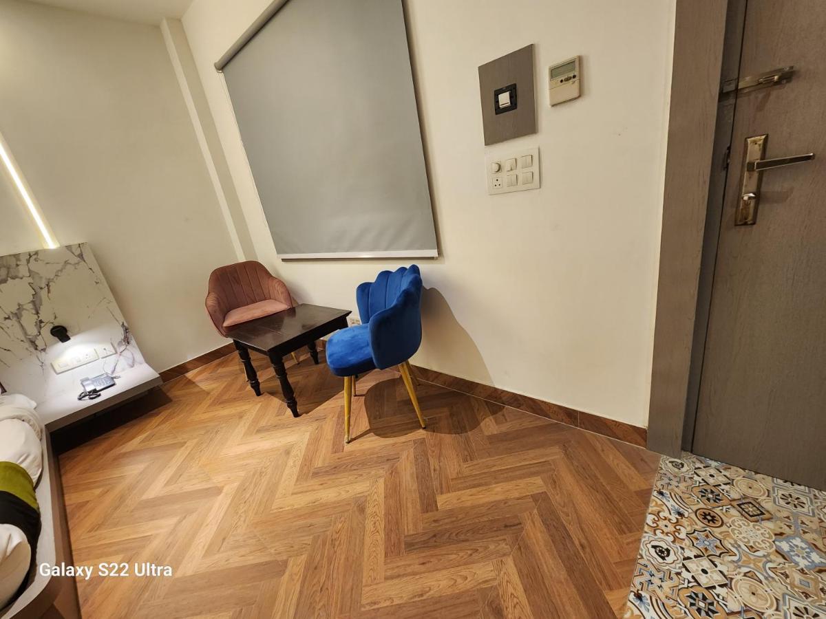 Square9 - A Boutique Hotel גורגאון מראה חיצוני תמונה