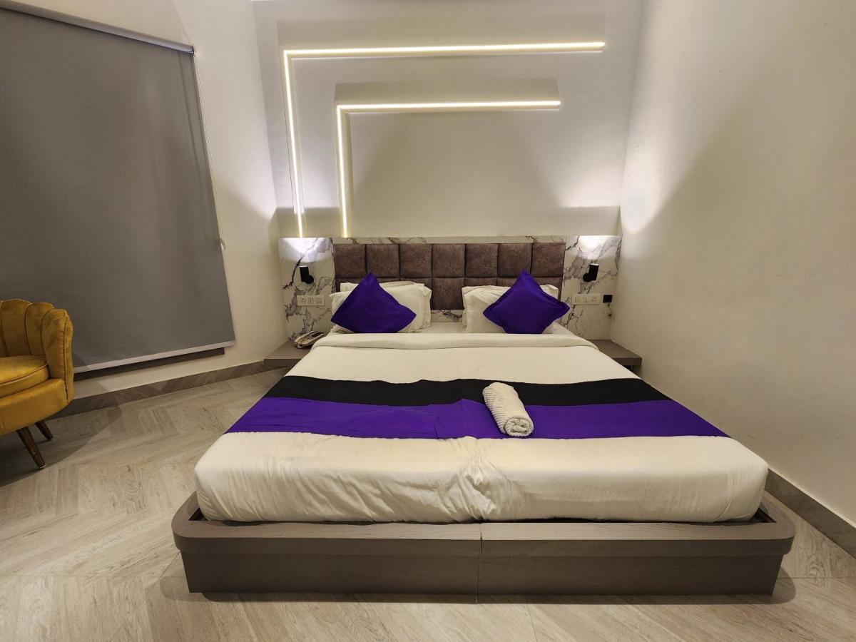 Square9 - A Boutique Hotel גורגאון מראה חיצוני תמונה