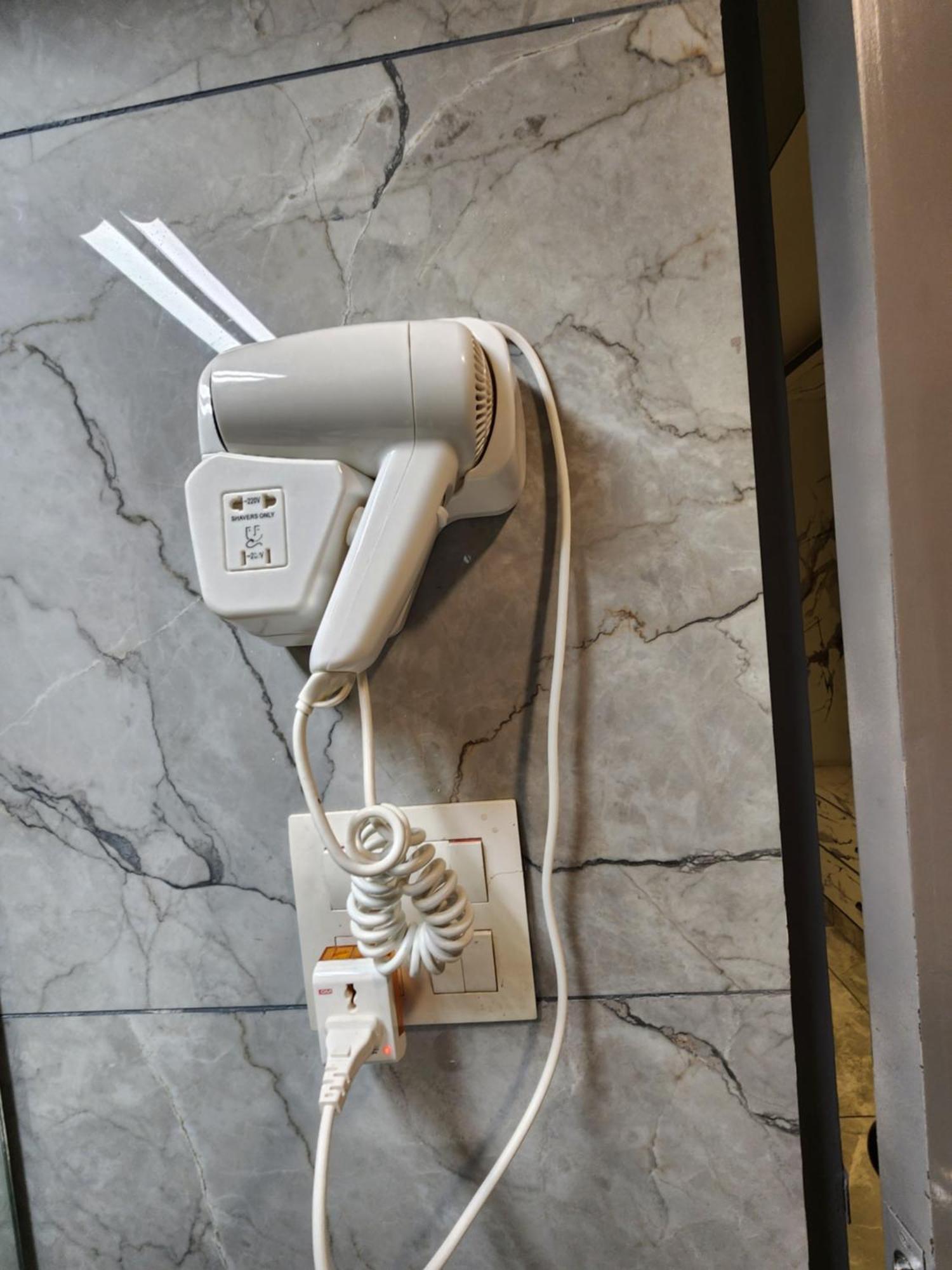 Square9 - A Boutique Hotel גורגאון מראה חיצוני תמונה