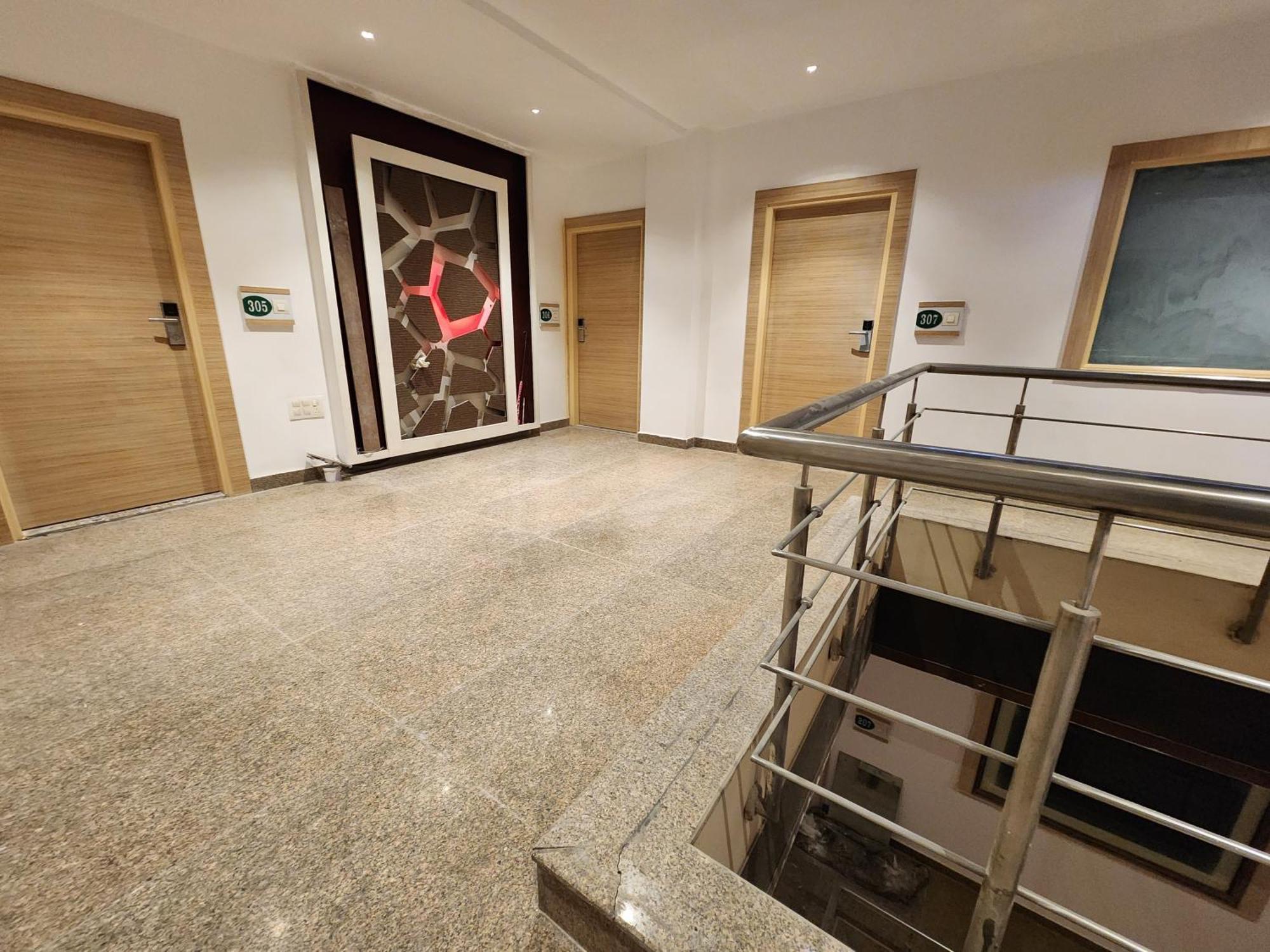 Square9 - A Boutique Hotel גורגאון מראה חיצוני תמונה