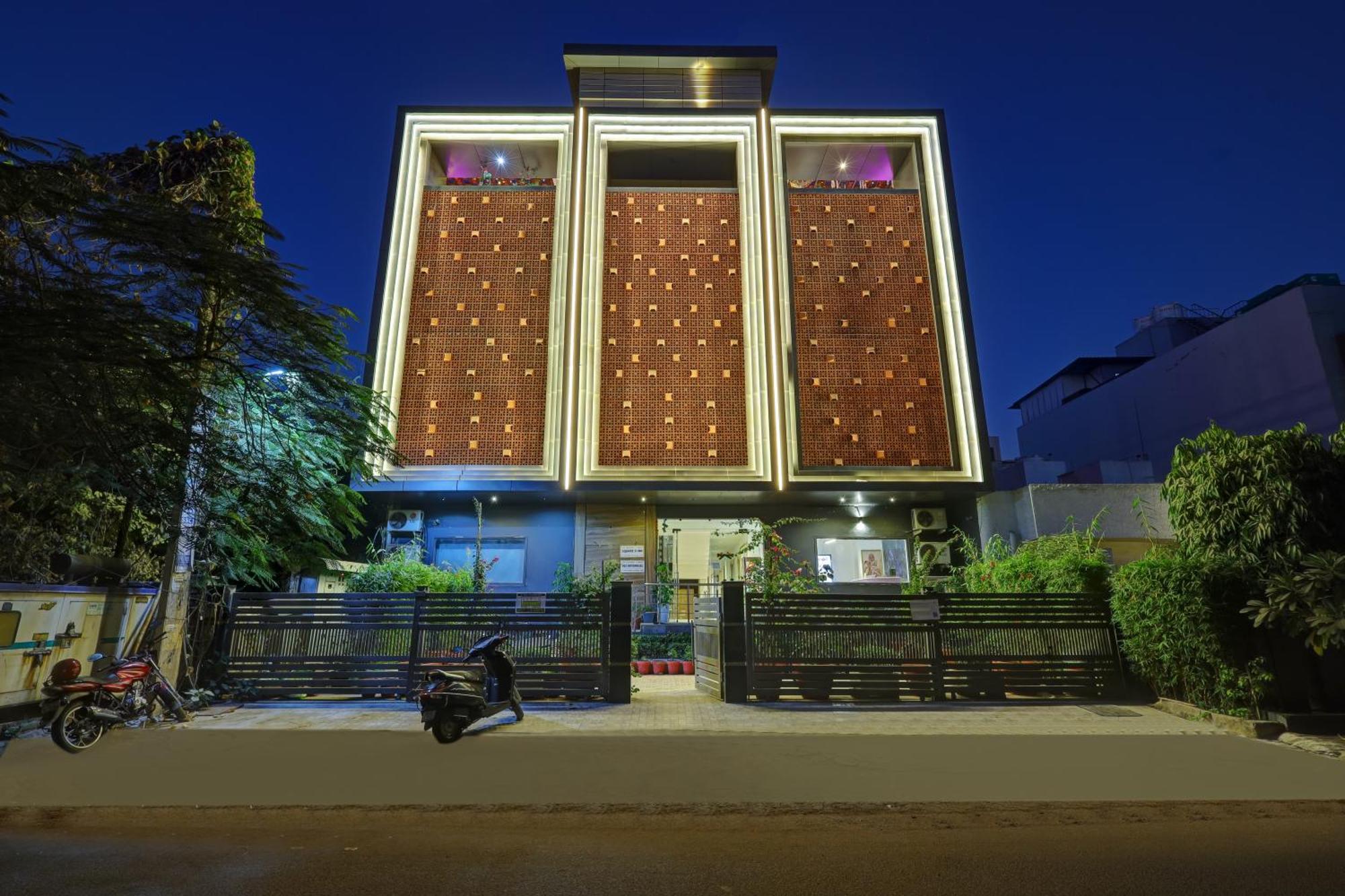 Square9 - A Boutique Hotel גורגאון מראה חיצוני תמונה